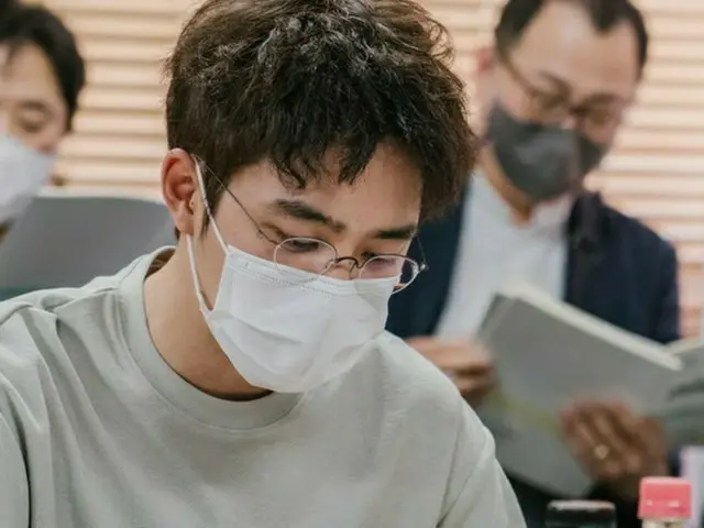 「EXO」ディオ出演の新ドラマ「真剣勝負」、台本読み合わせ現場を公開…ディオの検事役は?