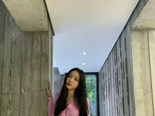 元「Apink」ソン・ナウン、反論不可能な究極のスタイル…YG移籍後ますます美しくなる女神