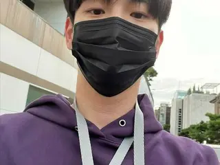 「SHINee」KEY（キー）、秋夕連休最後の日に愛犬たちと散歩する日常