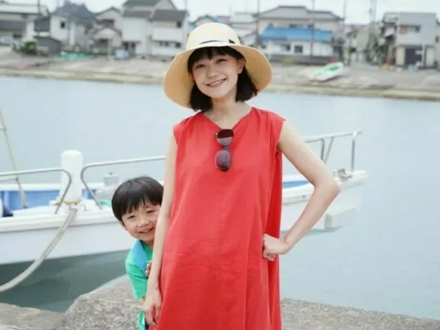 『ファーストペンギン！』奈緒、息子役･石塚陸翔との笑顔の親子2ショット