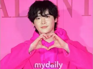 【フォト】俳優イ・ジョンソク、ヴァレンティノのイベントに“オールピンク”ファッションで参加