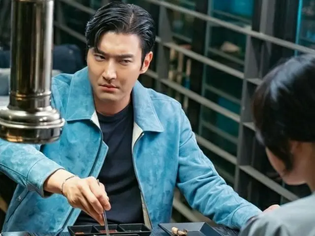 「SUPER JUNIOR」シウォン、新ドラマ「とてつもない恋愛なんか」のスチール公開…イ・ジュヨンと最悪の1対1合コンで漂う微妙な雰囲気