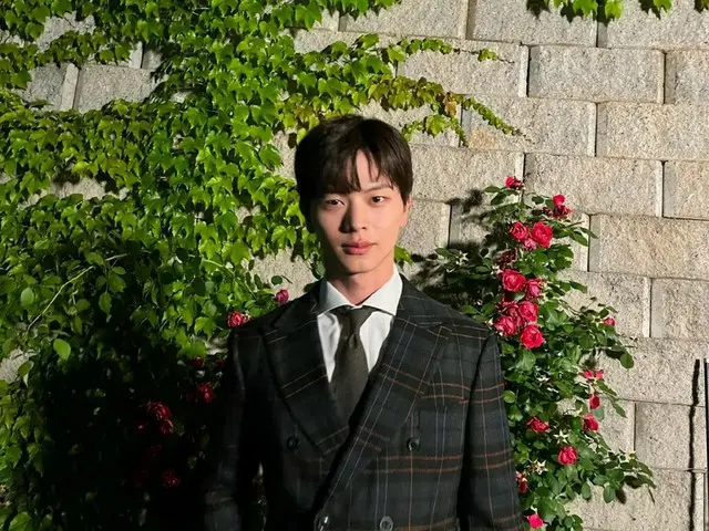「BTOB」ソンジェ、完ぺきなスーツ姿でお金持ちのお坊ちゃまビジュアル