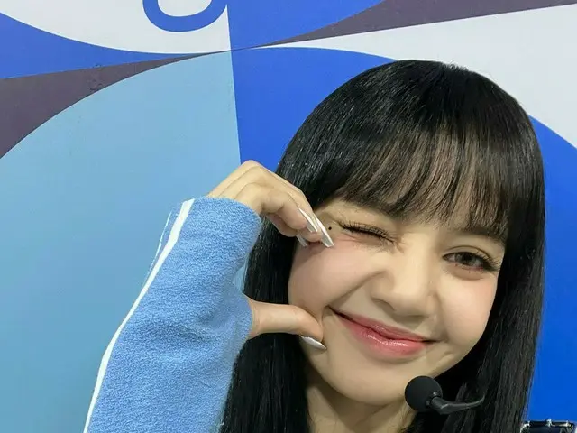 「BLACKPINK」リサ、“BLINK”たちのために愛嬌（あいきょう）爆発…キュートなほっぺハート