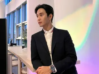 俳優キム・スヒョン、素敵なスーツに高級時計が似合う最強ビジュアル