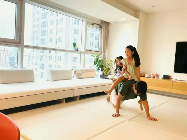 ソ・イヒョン、夫イン・ギョジンと二人娘の近況公開「情熱的なイン父娘」