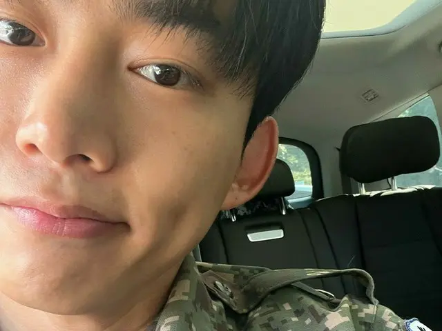 テギョン（2PM）、軍服姿であいさつ…“キャプテン・コリア”除隊後初の予備軍訓練に参加