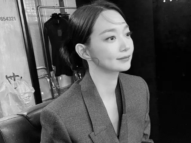女優シン・ミナ、モノクロ写真でも輝く美貌…欠点のない女神
