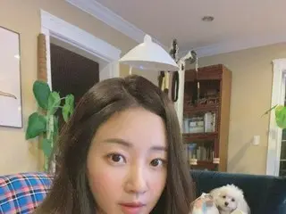 女優キム・サラン、愛犬とのツーショット披露…限界のない美貌