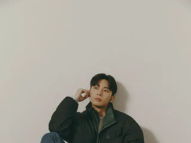 俳優パク・ソジュン、イヤホンにCDプレーヤーでレトロ感性…Calvin Klein Jeansのグラビア公開