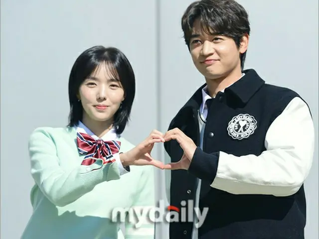【フォト＆動画】「SHINee」ミンホ＆女優チェ・スビン、“お兄さん学校”に制服で登校～…「ザ・ファビュラス」をよろしく!!