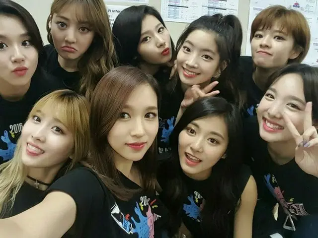「TWICE」ジョンヨン、「TWICE」デビュー7周年記念で写真をたくさん投稿…“紆余曲折も多かった”