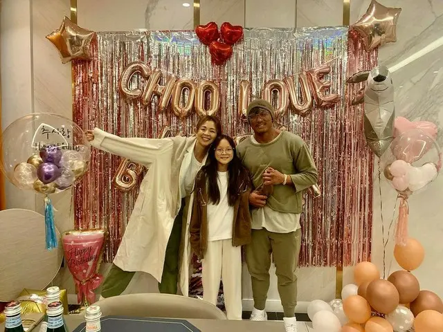 SHIHO♥秋山成勲、愛娘サランちゃんが11歳に…家族団らんな誕生日パーティー