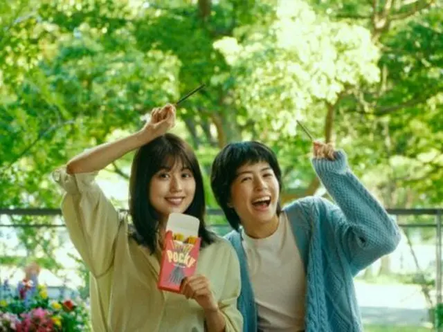 ポッキー新TVCMで有村架純と佐久間由衣が共演！