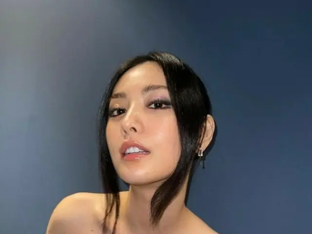 元「AFTERSCHOOL」ナナ、破格的な全身タトゥーショット…ブラックドレス決めた洗練美