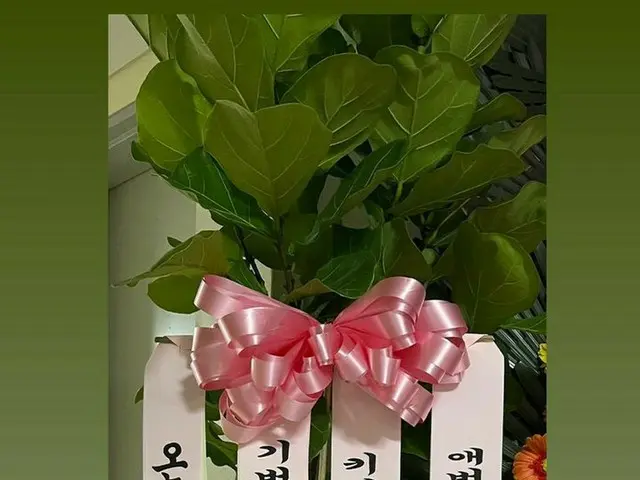 「SHINee」KEY（キー）、ソロコンサート記念に贈られた花輪が話題