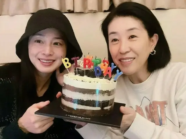キム・テヒの近況キャッチ…女優キム・ミギョンの隣で笑顔を見せる