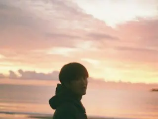 俳優アン・ボヒョン、夕日を背にして少年美発散…フィルムカメラの感性的なショット