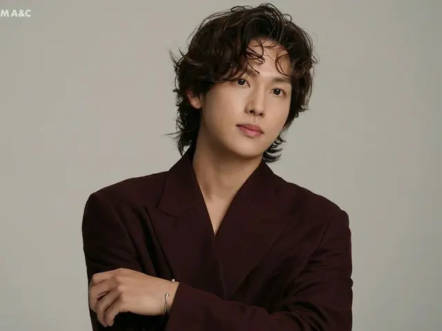 イム・シワン、けだるいセクシーさからさわやかさまで…グラビア撮影ビハインドを公開