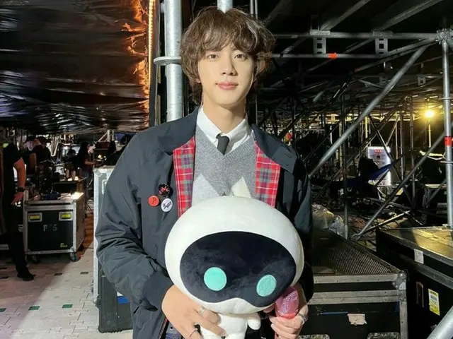 「BTS（防弾少年団）」ジン、新キャラ「wootteo」と出会って初公演も成功