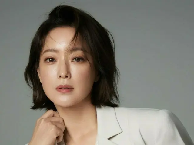 女優キム・ヒソン、梨泰院（イテウォン）事故を受けて、一輪の花の写真で犠牲者を哀悼