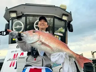 俳優コン・ユ、釣りに夢中な近況…大物釣りあげて満開の笑顔