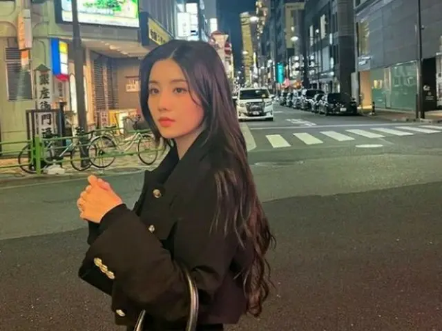 歌手クォン・ウンビ、日本の都心を輝かせる美貌…美しすぎるビジュアル