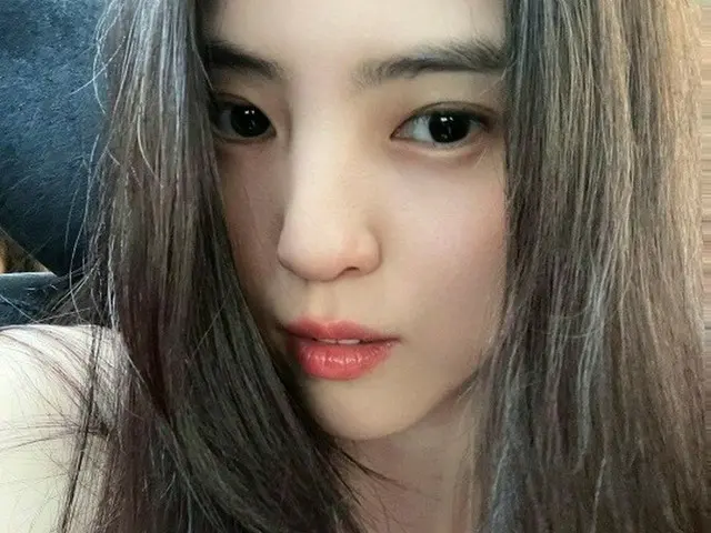 女優ハン・ソヒ、輝くツヤ肌…パジャマ自撮りで見せた非現実的な美貌
