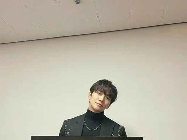 「2PM」イ・ジュノ、オールブラックファッションでダンディ＆キュート