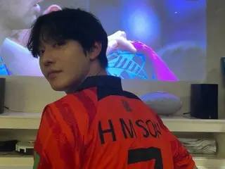 俳優アン・ヒョソプ、ソン・フンミン選手のユニホームを着てワールドカップ韓国チームを応援!!