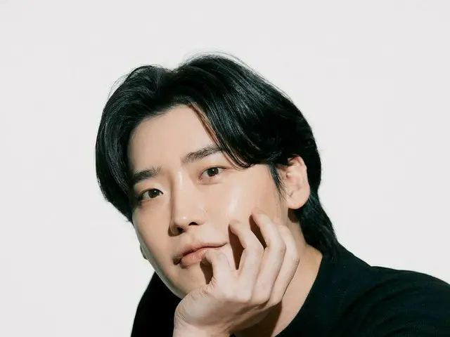 俳優イ・ジョンソク、ツルツル肌に視線釘付け…かわいい笑顔にキュン