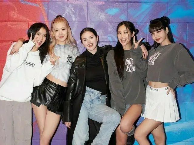 セレーナ・ゴメス＆「BLACKPINK」の出会い…5人組ガールグループのような認証ショット