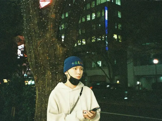 「SHINee」KEY（キー）、フィルムカメラでエモい雰囲気の写真を公開…日本の街角で