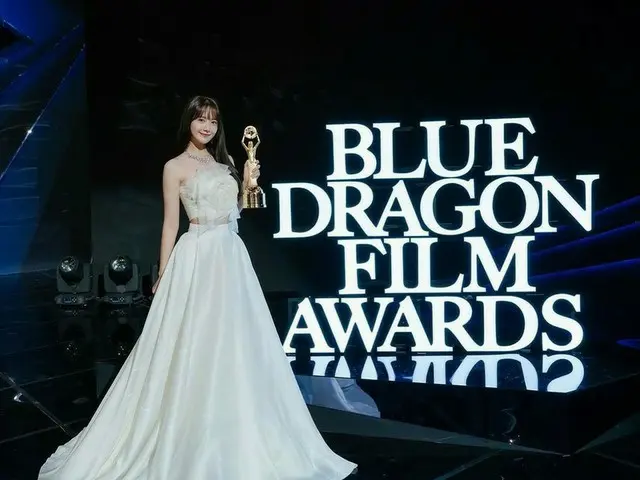 「少女時代」ユナ、純白のドレス姿…まさに女神降臨