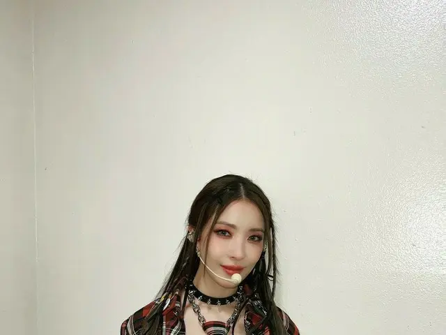 BoA、音楽番組出撃…愛らしいパンクガール