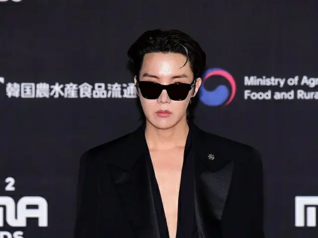 「BTS（防弾少年団）」J-HOPE、“応援してくれたメンバーたち、愛してる”…男子人気賞受賞「2022 MAMA AWARDS」