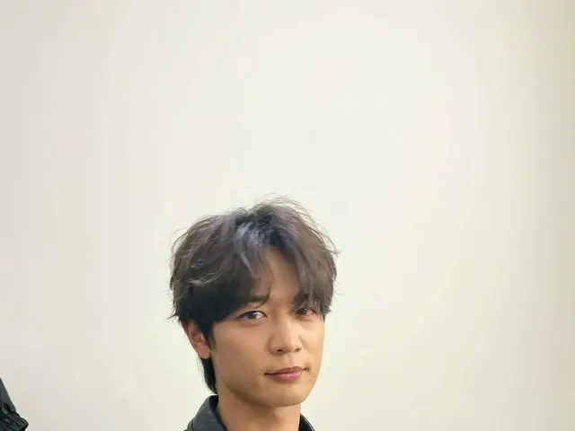「SHINee」ミンホ、グラビアのビハインドカットと映像を公開…どこから見てもイケメン（動画あり）