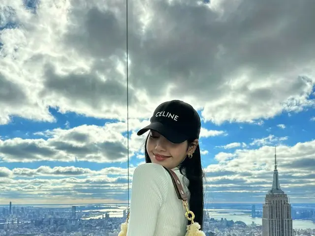 「BLACKPINK」リサ、美しいビューに負けないかわいくて美しい美貌+美ボディ