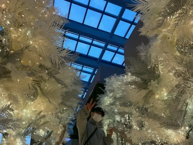 キム・ミョンス（INFINITEエル）、ナチュラルな姿でもムード満点！“一緒にクリスマスを過ごしたい男”