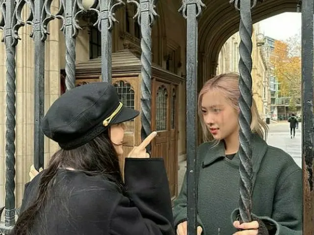 「BLACKPINK」ロゼ♥リサ、英ロンドンで仲良くデート中
