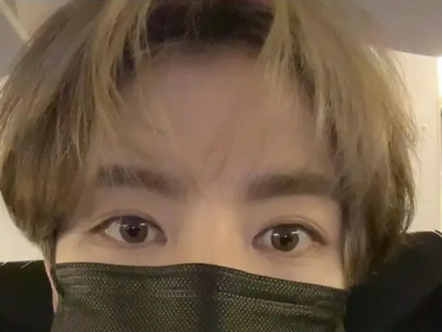キム・ジェジュン、キュートな姿で微笑み誘う…”いないいないばあ”（動画あり）