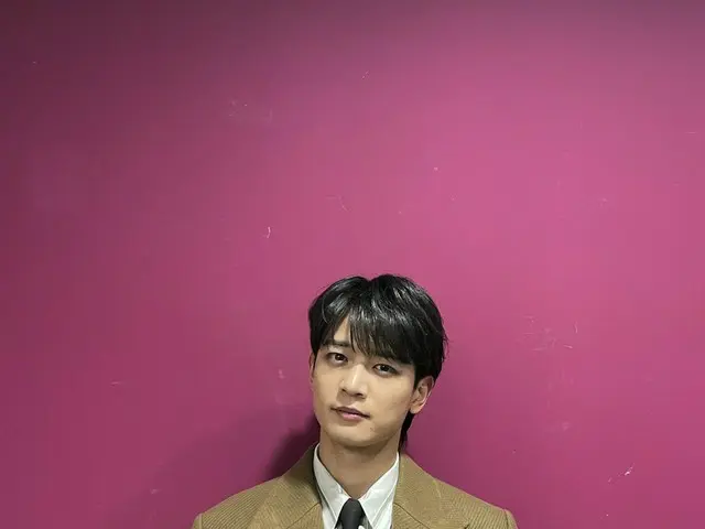 「SHINee」ミンホ、音楽番組出演認証ショット公開…リム・キム、GEMINIと一緒に