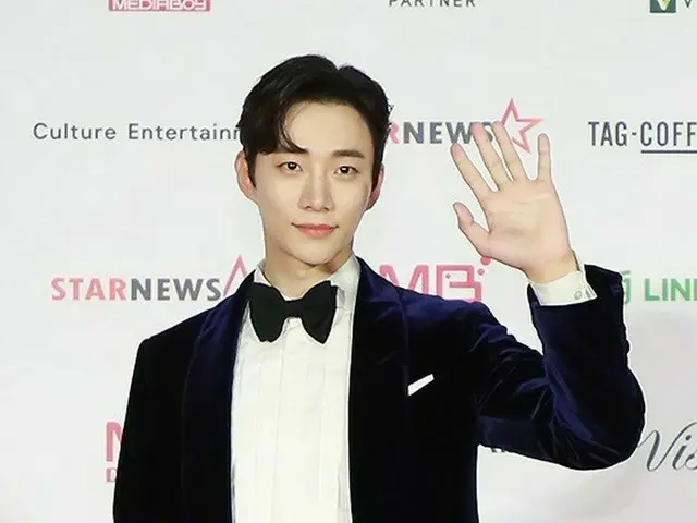 「2PM」イ・ジュノ、パク・ミニョンと共にホットトレンド賞を受賞  ”『赤い袖先』を愛してくださった方たちのおかげ “「2022 AAA」