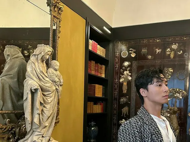 俳優パク・ソジュン、彫刻像のような横顔…しっとりウェーブヘアーもよく似合う