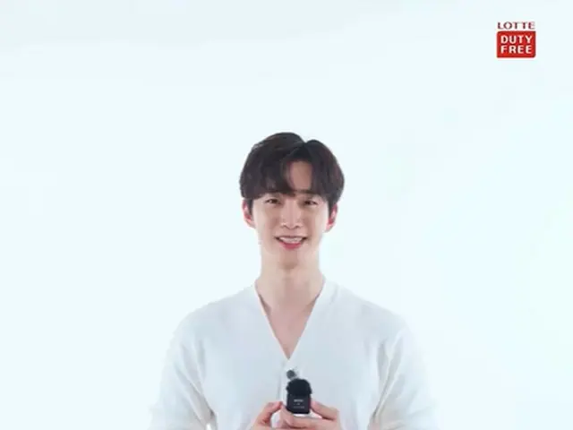 「2PM」イ・ジュノ、ホワイトコーデで天使のようなビジュアル（動画あり）