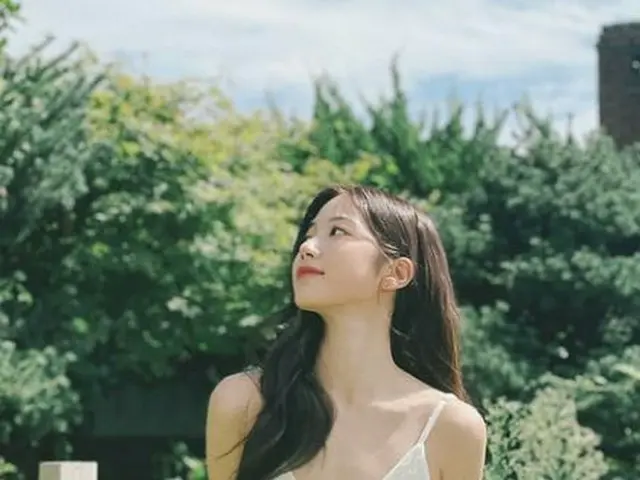 「LE SSERAFIM」カズハ、ガールグループで最も清純な美貌… スジとのシンクロ率100％