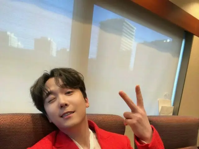 イ・ホンギ（FTISLAND）、まるでサンタさん？真っ赤な衣装でキュートなウインクをプレゼント