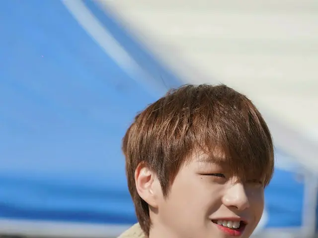 カンダニエル（KANGDANIEL）、「Nirvana」MVのビハインドカット第2弾を公開…真っ赤なスーツがよく似合う