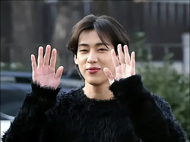 【フォト】「GOT7」BamBam、おひさまのような明るい笑顔…“ラジオの生放送に出演しに来ました～”