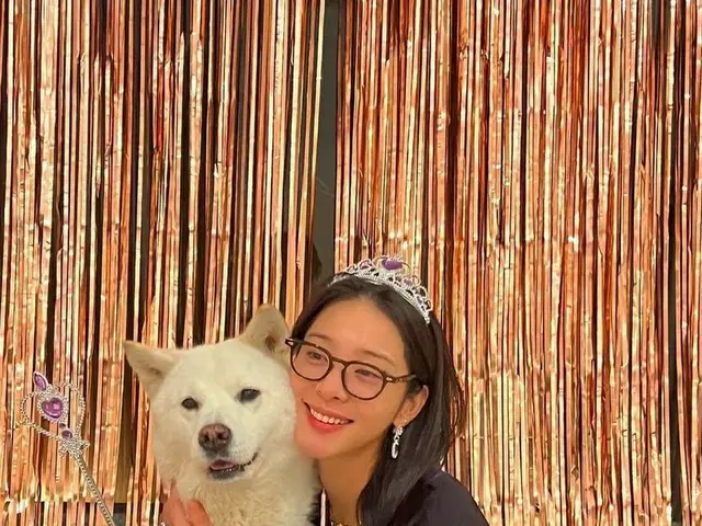 ソル・イナ、誕生日は愛犬と共にお祝い…華麗なジュエリーもお似合い